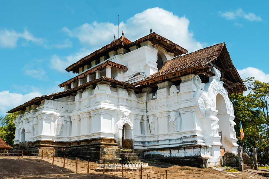 Lankatilaka Temple in Kandy